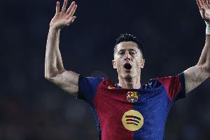 世体:莱万由于左大腿肌肉不适,将缺席巴萨对阵马洛卡的首场联赛