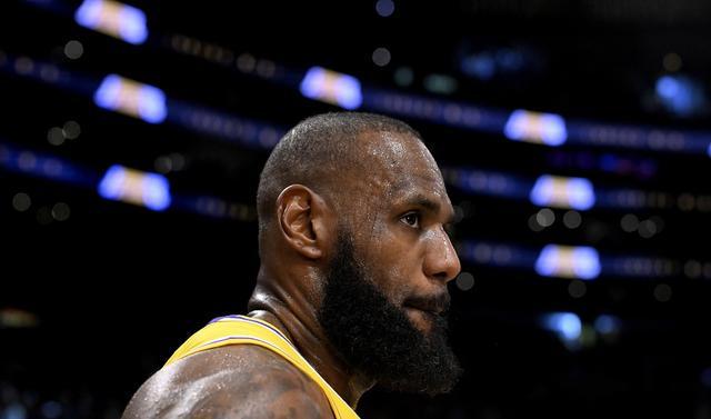 开云集团官网-A-史密斯:和老詹相不喜欢 根本不想聊他 但这是我的工作不得不聊