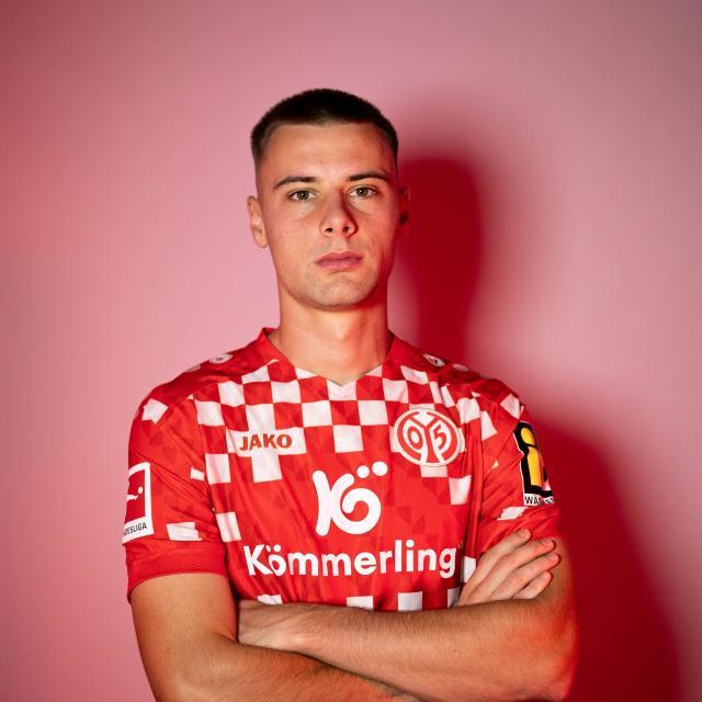 1725102642952040494.jpg 开云体育-德甲关窗日:莱比锡RB一进一出 多特放走阿莱