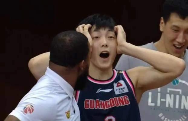 开云体育-朱芳雨引进三个小外援，广东新赛季战术浮出水面，夺冠呼声高涨