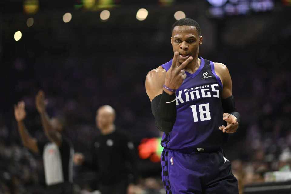 开云体育登录-威少时隔7年26+6+6三分!国王灭奇才首次4连胜 小萨时隔27场复出