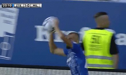 开云体育官网-【热身】30分钟丢3球 AC米兰2比3负于匈牙利球会